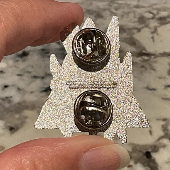 NWOT Def Leppard Rock Brigade 2019 Tour Pin - Picture 2 of 4